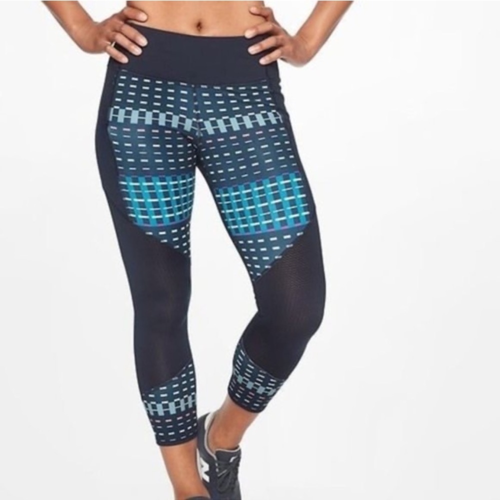 Athleta Women’s Timeless Contender Capri Cropped Leggings in Navy Multic…